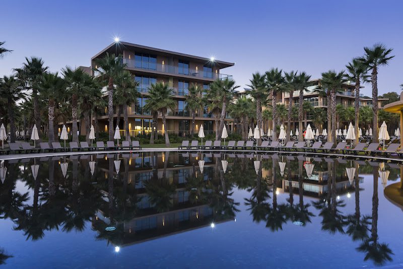 Salgados Palm Village Hotel Outside